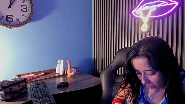 Luna_roose1 webcam