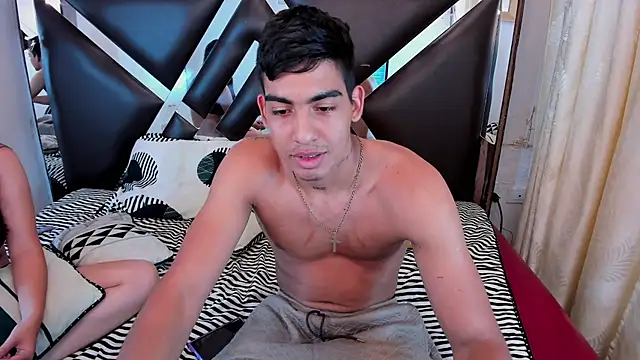 Milo_and_Mily webcam