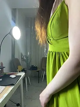 CurlyLara live sex cam