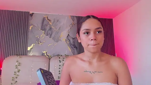 CarolineFyre webcam