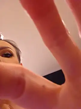 AureliaDoux webcam
