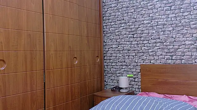 CuteBlondeMe webcam
