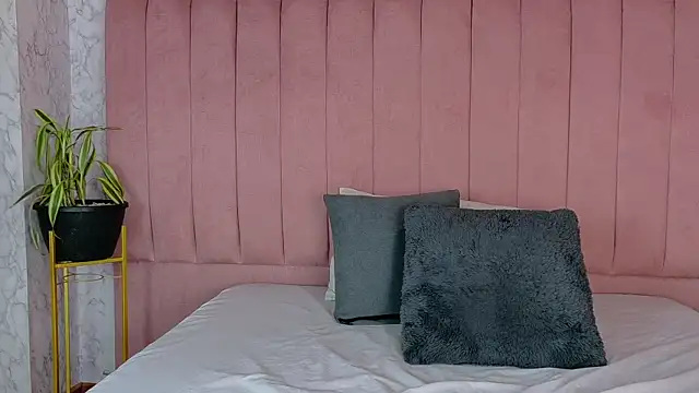 SCARLHETTBROWN webcam