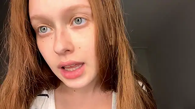 Eva_Shining_Star live cam on StripChat