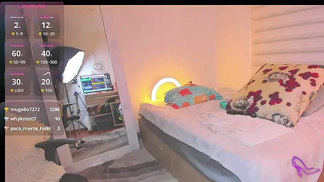 SharonVelvet live cam on StripChat
