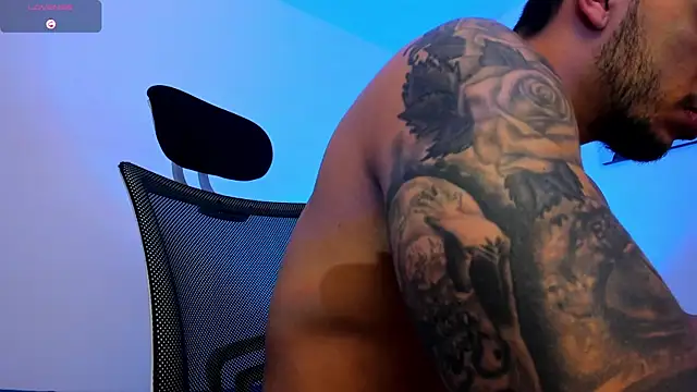 LiamReigns_ webcam