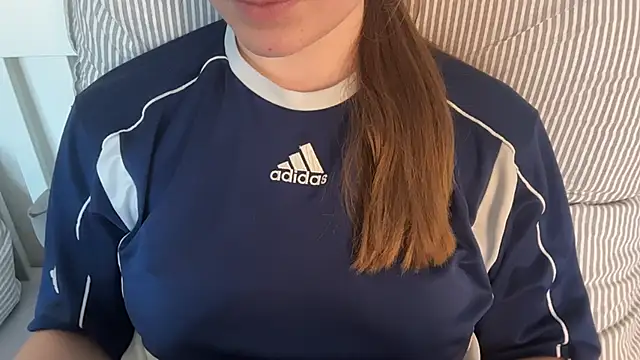 lucyschickt (F teen) - dildo bj