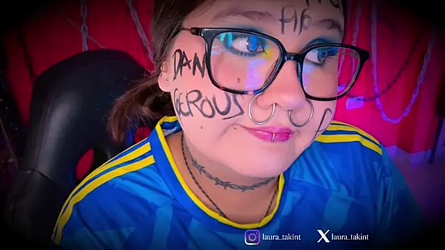 Laura_takint