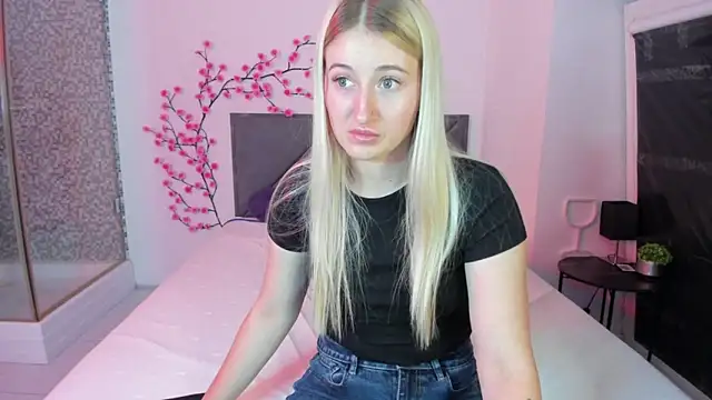 HollyTailors webcam