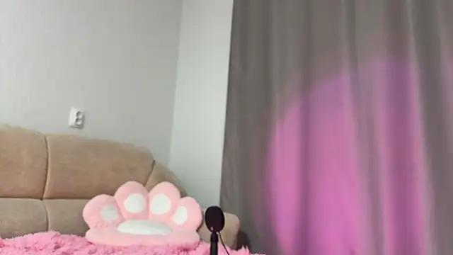 virusDoll webcam