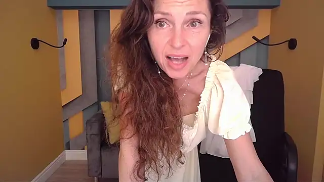 EllaLong webcam