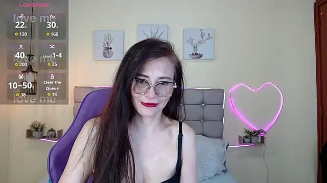 _naomi_s live cam on StripChat