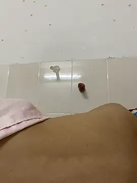 mr_iphone11 (M young) - 用力过度，屌肿了，只能爆菊奶头了😭