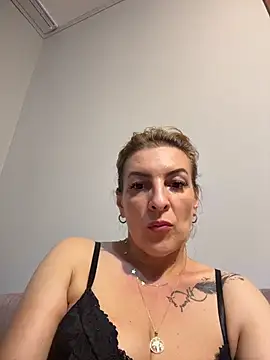 Hot-Milf4U webcam