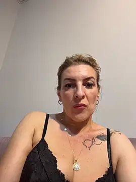 Hot-Milf4U webcam