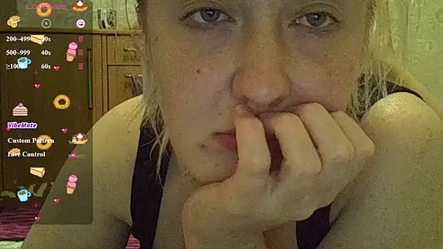 CurvyWild_Lady30 webcam