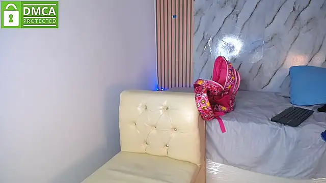 CasieBigtits webcam