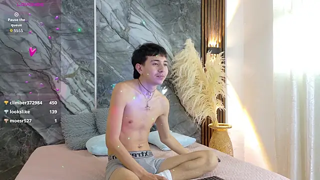 NoahWalker__ webcam