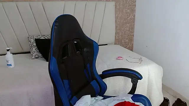 AliceSmity__ webcam