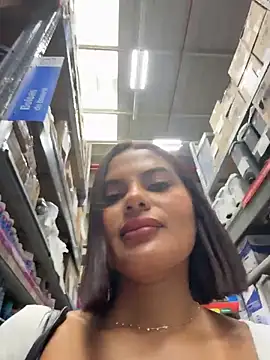 irina_velvett (Ask my age) - Flahs tits in públic 💦😈😈