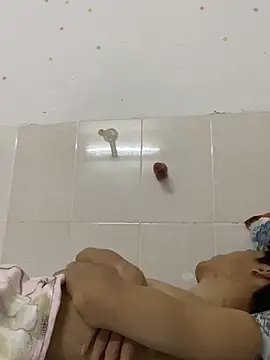 mr_iphone11 (M young) - 用力过度，屌肿了，只能爆菊奶头了😭