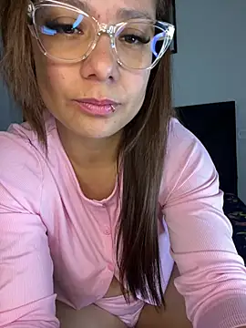 Pretty__Milf webcam