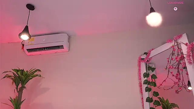 mili_moon_ live cam on StripChat