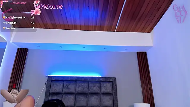 Lea_roussee live cam on StripChat