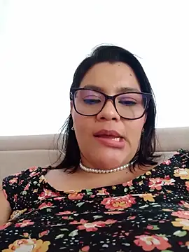 selennacooper (F milf) - 💦Saliva on my nipples💦