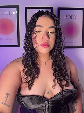 Watch krisstenSantos live on EroticFlix - High definition streams