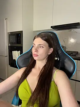 CurlyLara webcam