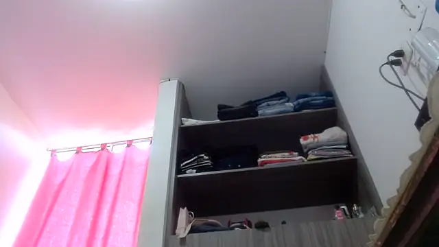 nicolle_milf1978 webcam