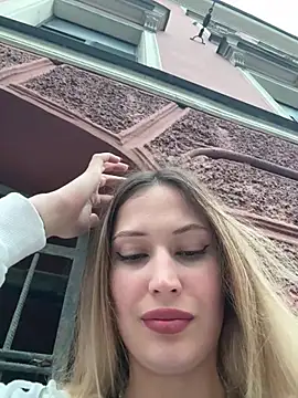 blonde_exe webcam