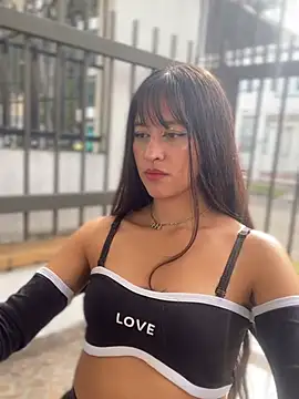 Ailani_Pink webcam