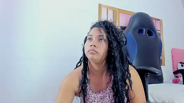 EllyBloom webcam