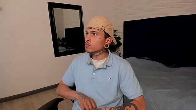 Valentino_Knox webcam