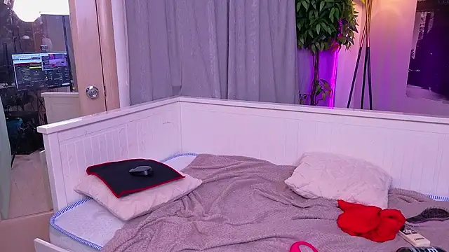 JulyMilky webcam