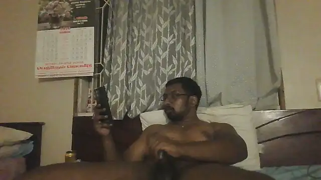 Straightchennaibull webcam