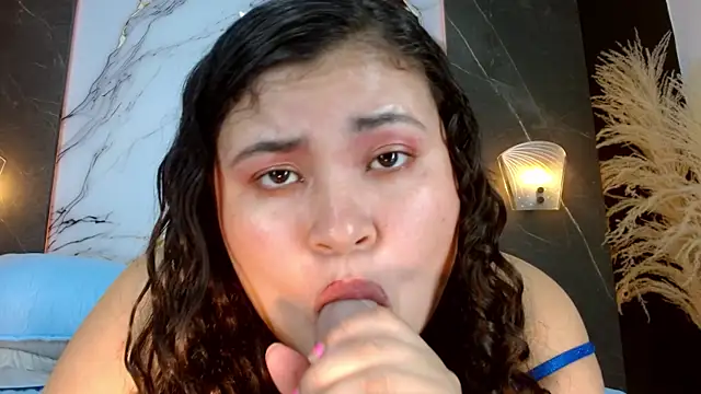 KellyShibary webcam
