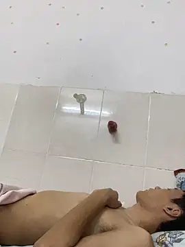 mr_iphone11 (M young) - 用力过度，屌肿了，只能爆菊奶头了😭