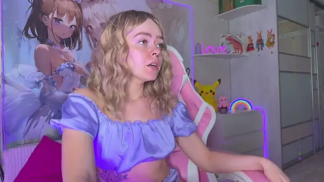 CheekySashaCharm webcam