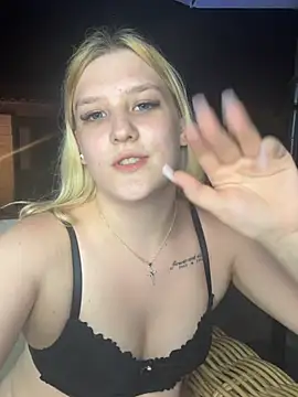 Phoebe_Peach webcam