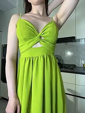 CurlyLara webcam
