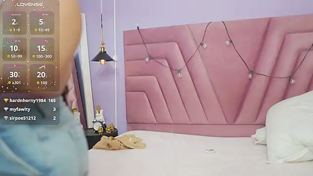 curvybuffgirllll webcam