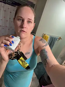 lolabunny9 (F milf) - Touch my gun and make me cum
