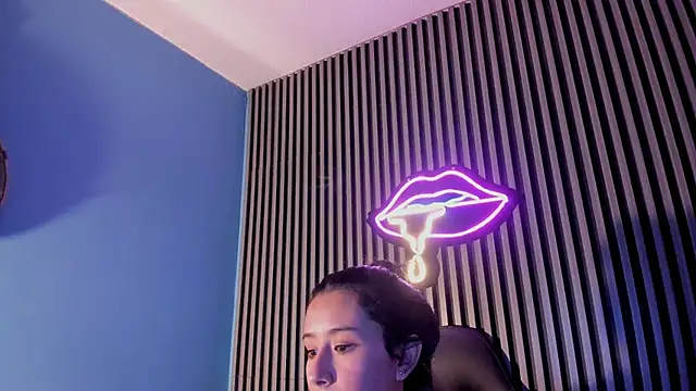 Luna_roose1 webcam