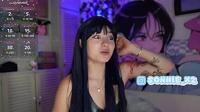 sonnie_mami (F teen) - Play pussy with fingers
