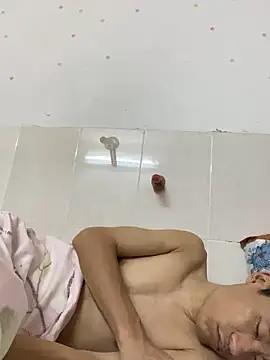 mr_iphone11 (M young) - 用力过度，屌肿了，只能爆菊奶头了😭
