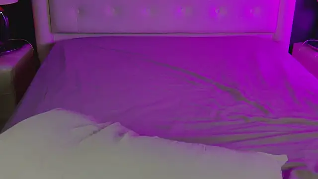 MaeveMoon webcam