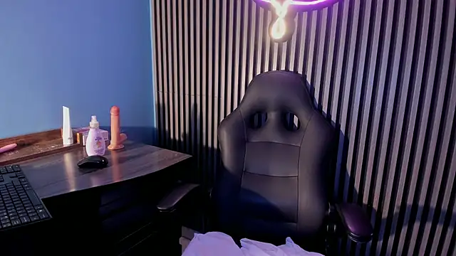 Luna_roose1 webcam